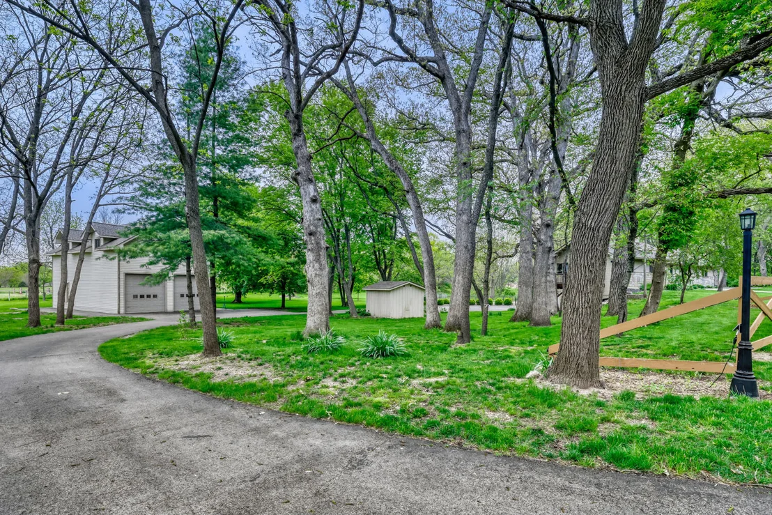 Photo of 39W526 Lori Lane