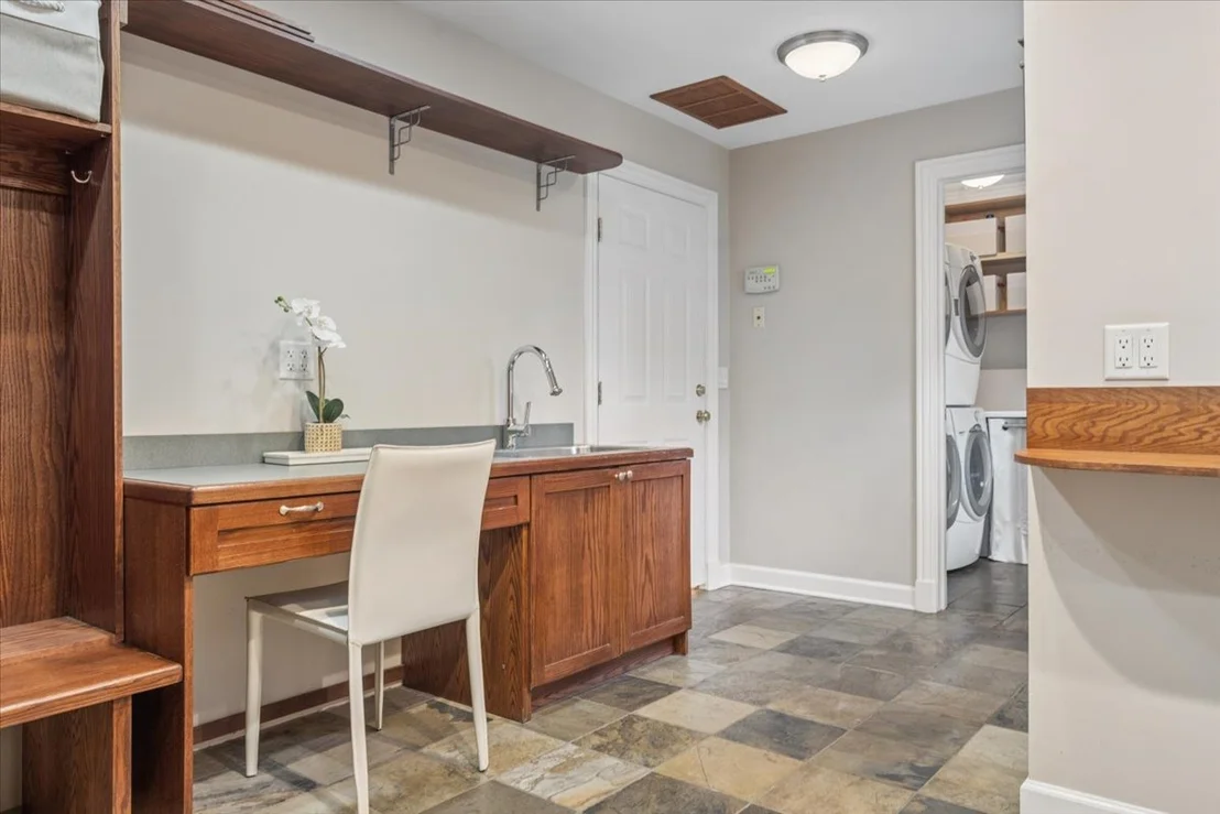 Photo of 1185 Hill Road