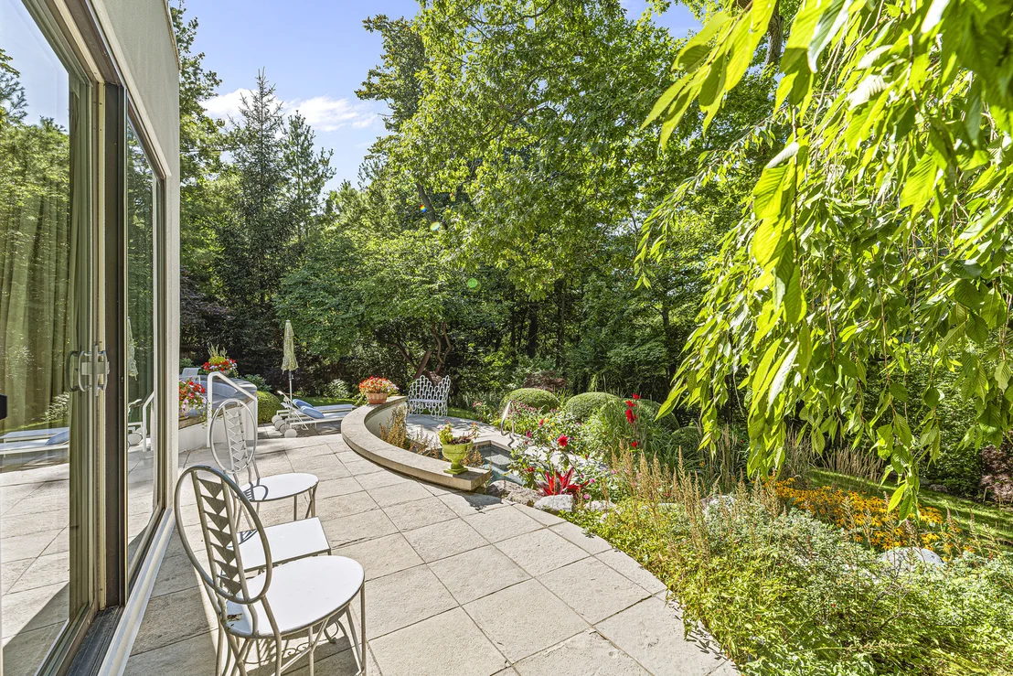 Photo of 165 Maple Avenue