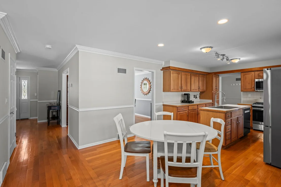 Photo of 530 PINECROFT Drive