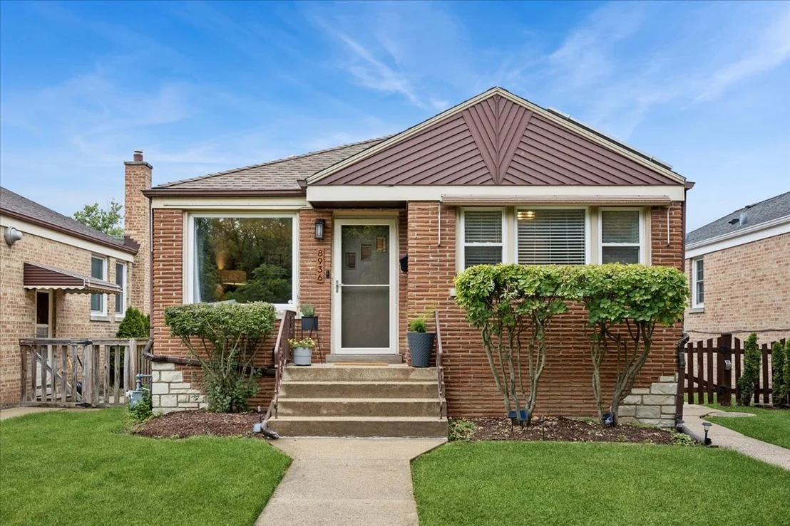 Photo of 8936 W Forestview Avenue