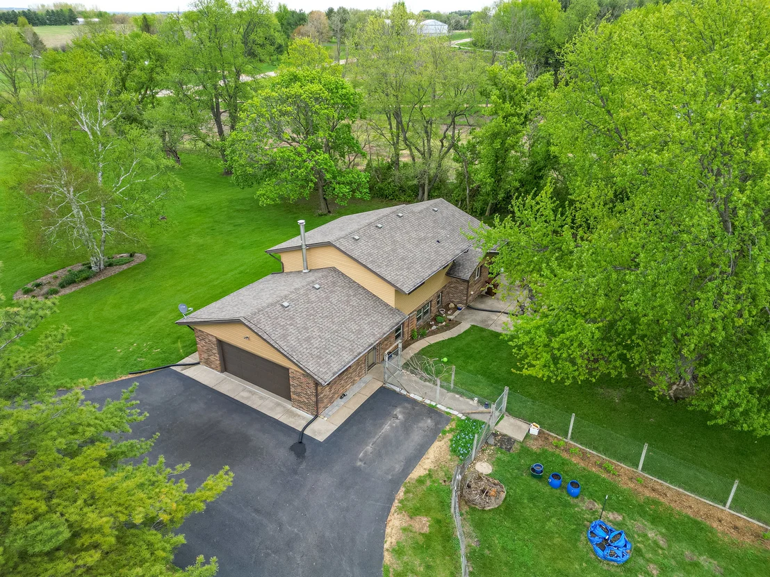 Photo of 10160 Cemetery Road