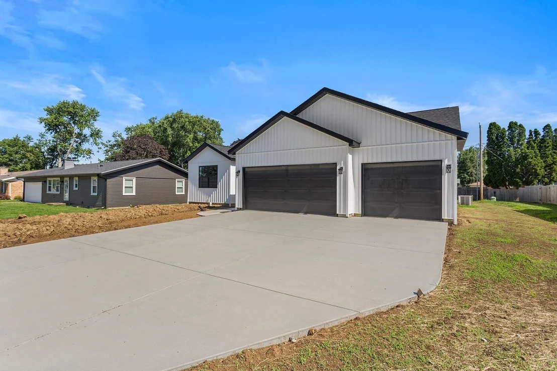 Photo of 202 W Evergreen Drive