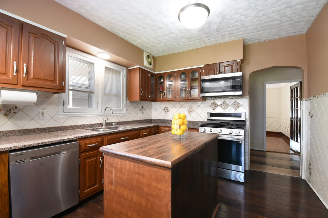 Photo of 1437 Maple Avenue