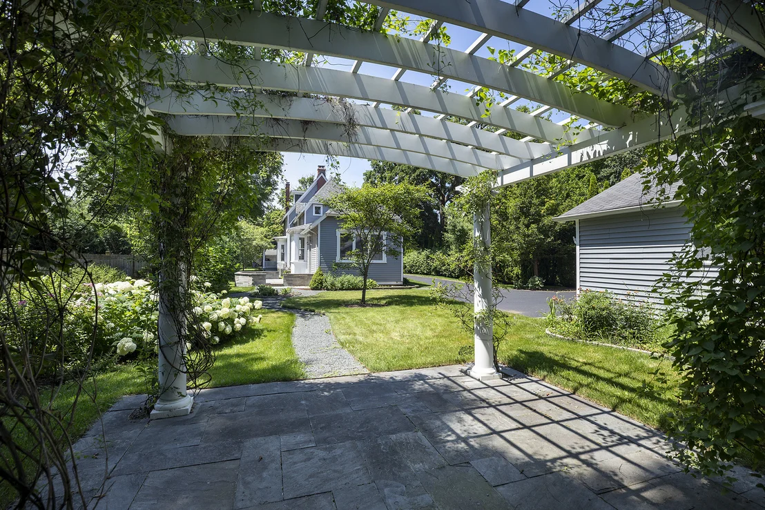 Photo of 589 Vernon Avenue
