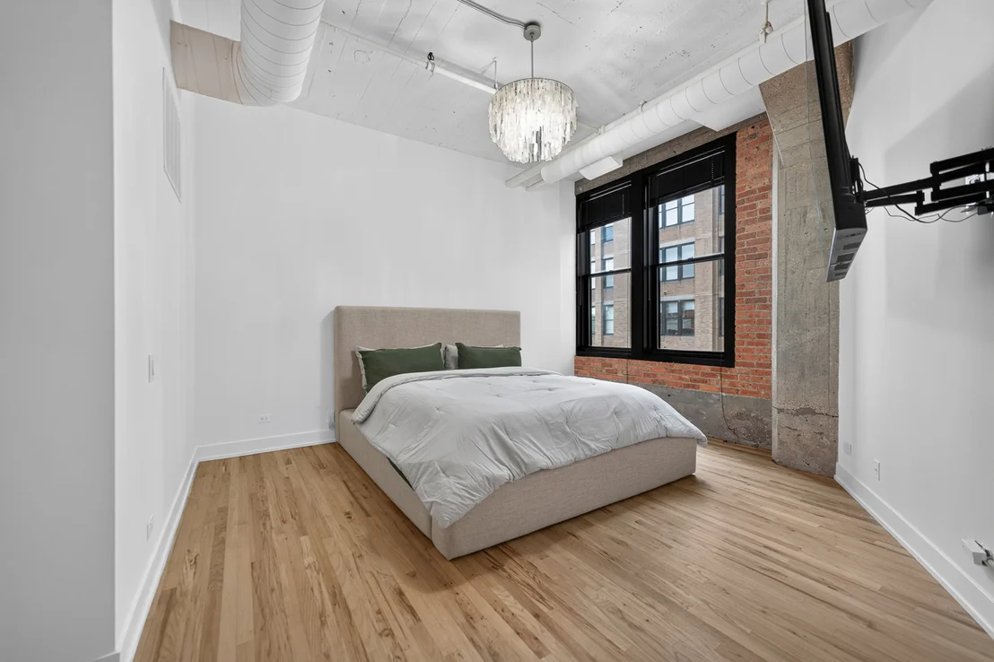 Photo of Unit 712 at 728 W Jackson Boulevard