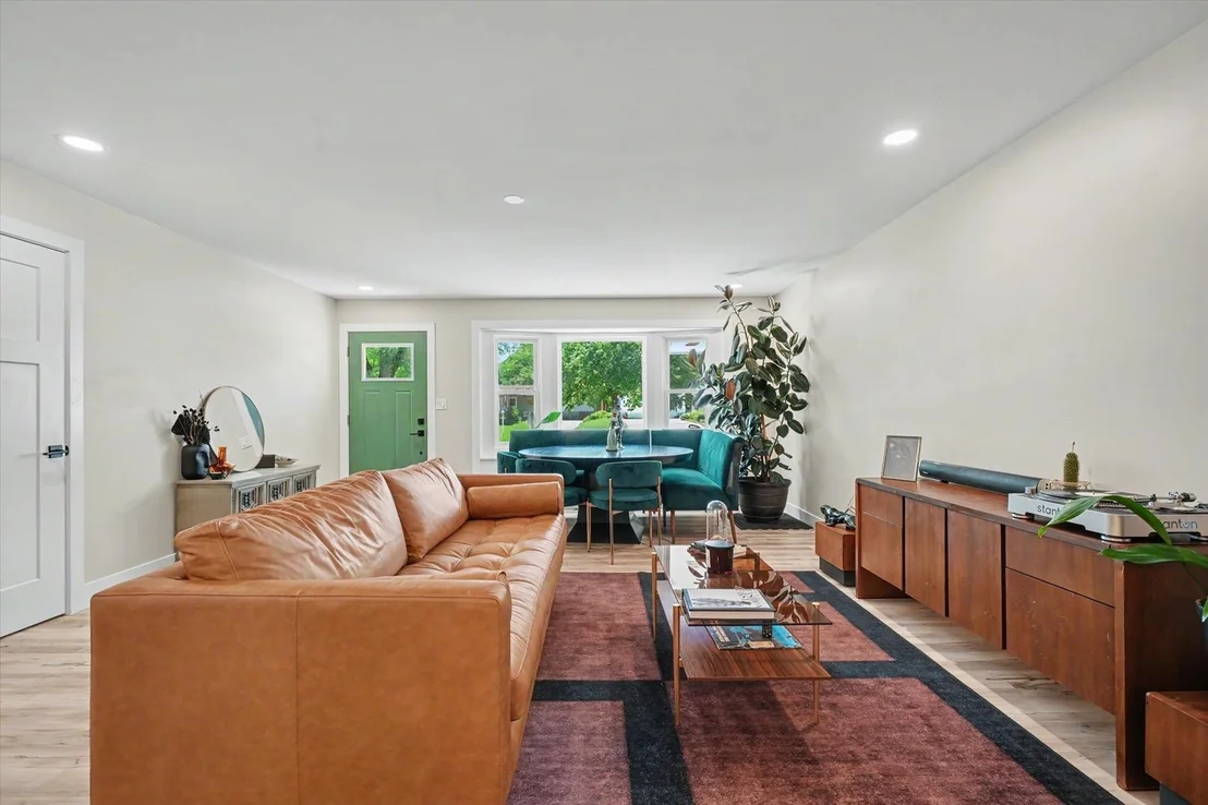 Photo of 1008 Devonshire Drive