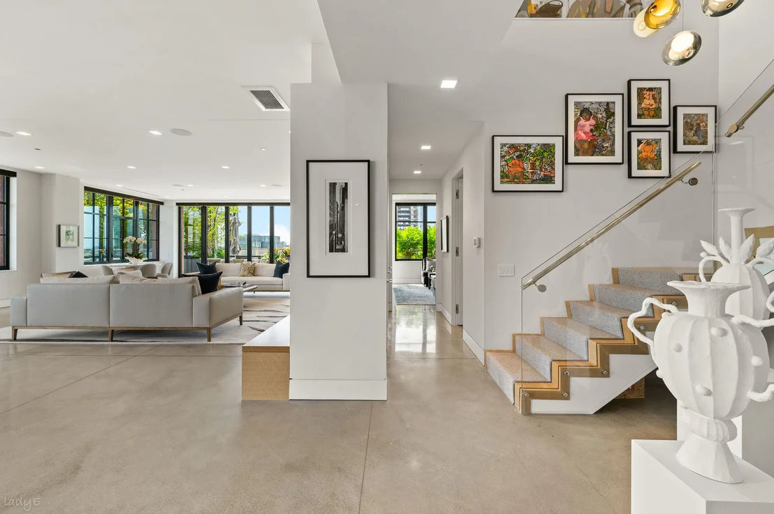Photo of Unit PH8D at 1109 W Washington Boulevard