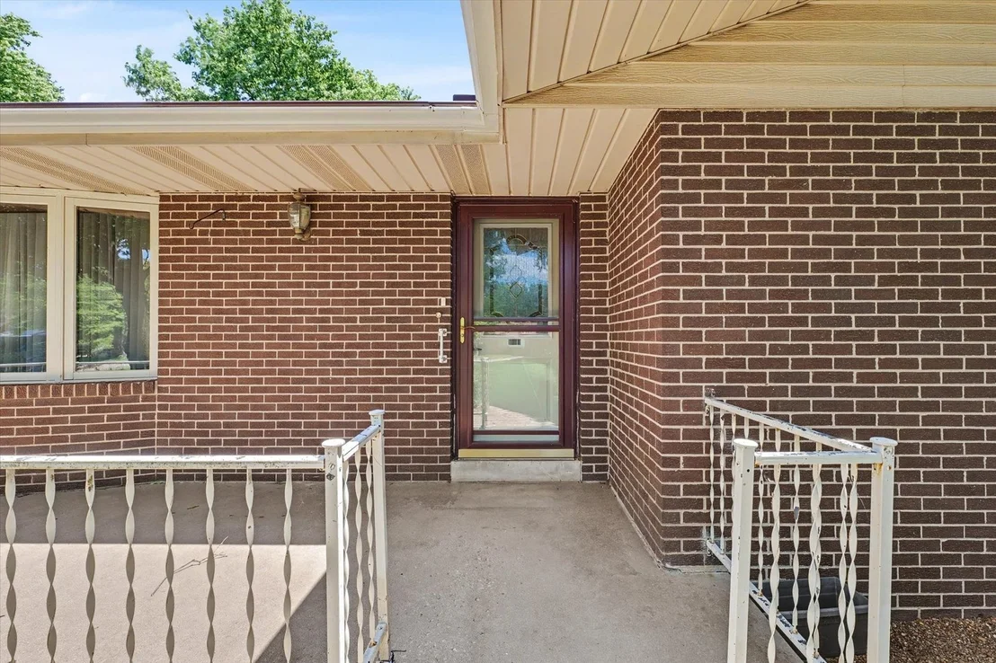 Photo of 906 Crestview Drive