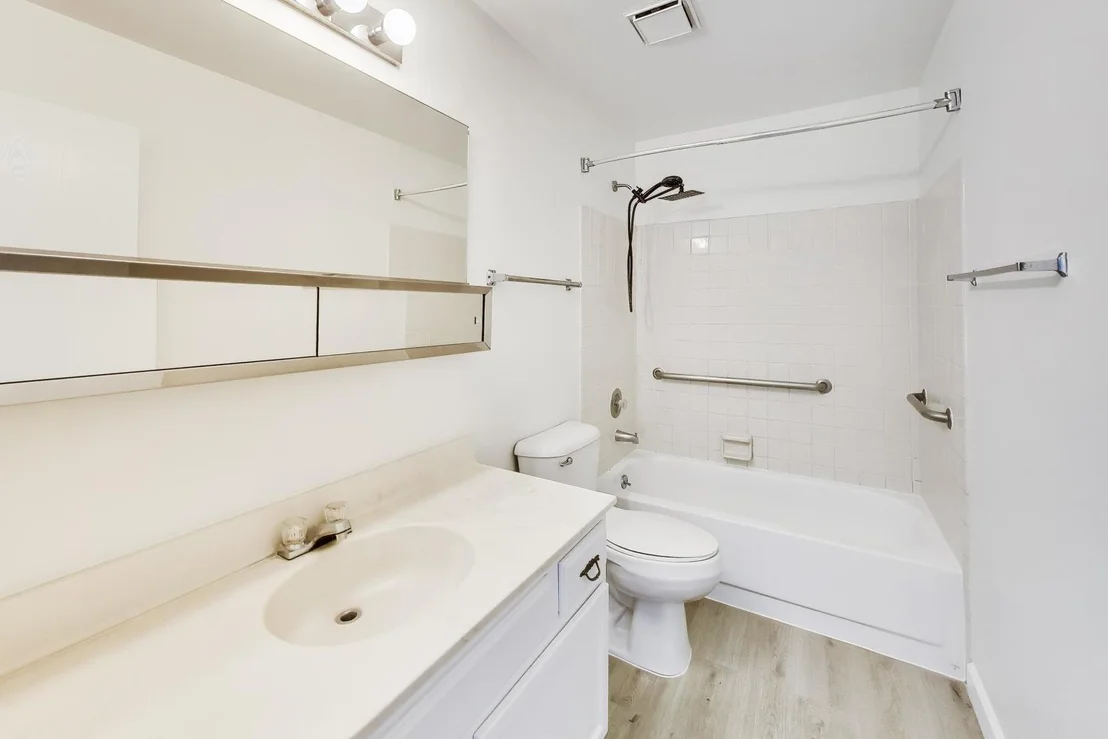 Photo of 1116 RIVERWOOD Drive