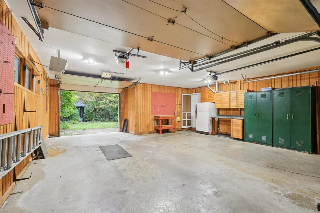 Photo of 802 La Sell Drive