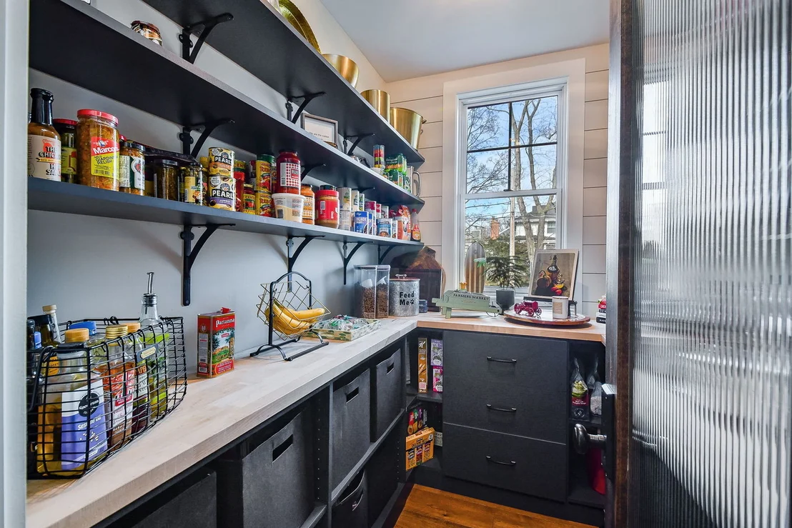 Photo of 618 N Wheaton Avenue