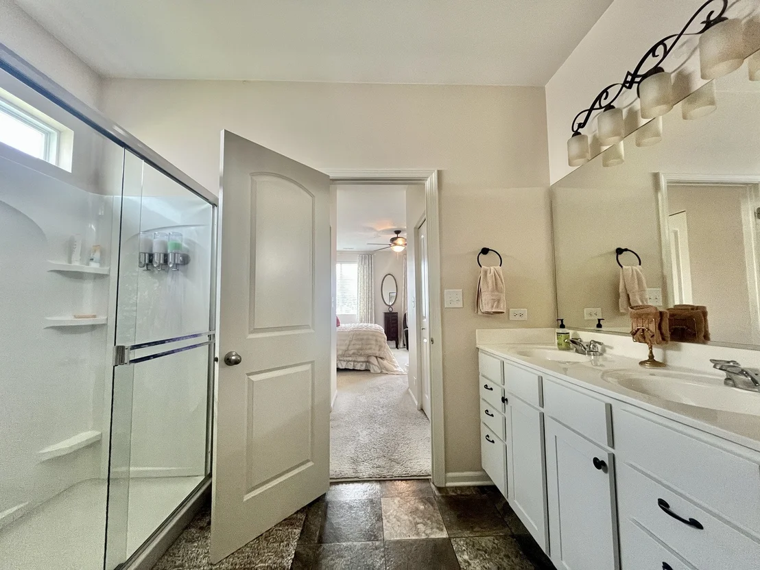 Photo of 1074 Chestnut Drive