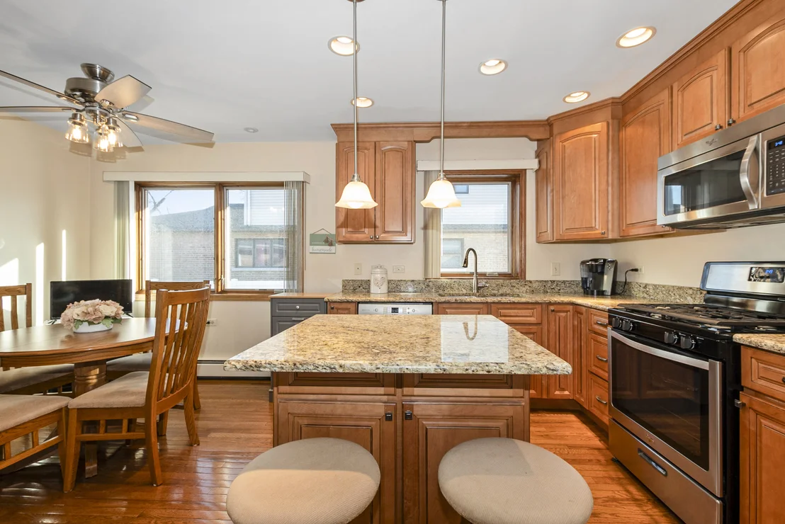 Photo of 10124 Maple Avenue