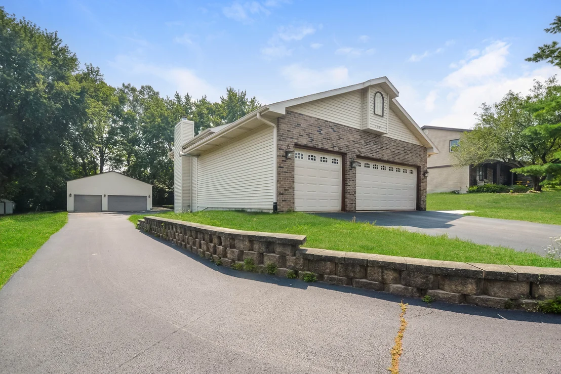 Photo of 1503 Featherstone Road
