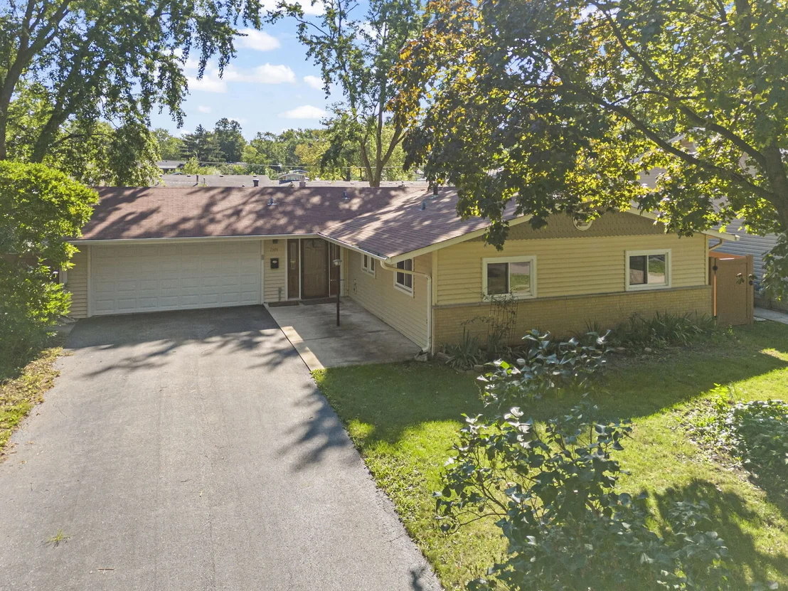 Photo of 7101 Edgebrook Lane