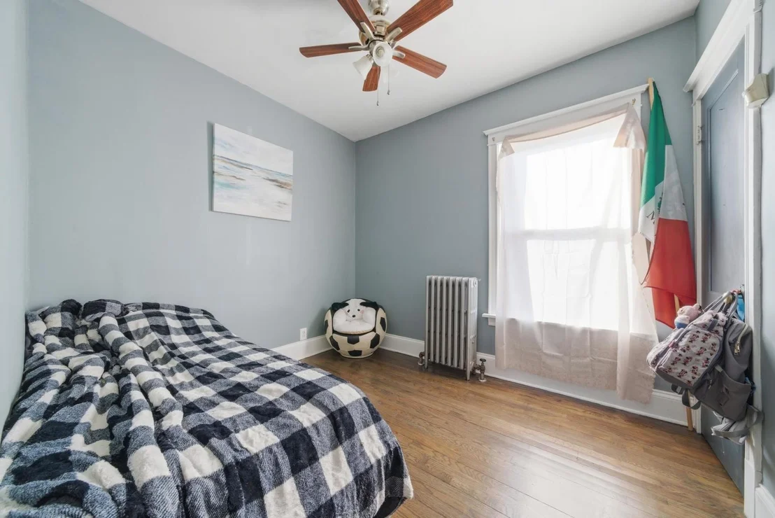 Photo of 1409 W 71st Place