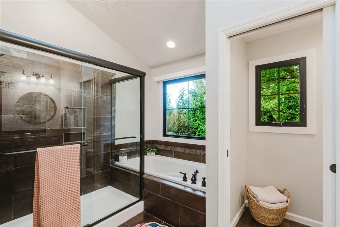 Photo of 2202 Hedgewood Drive