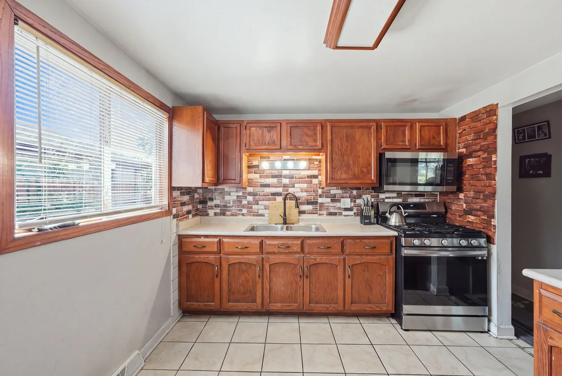 Photo of 3215 Emery Lane