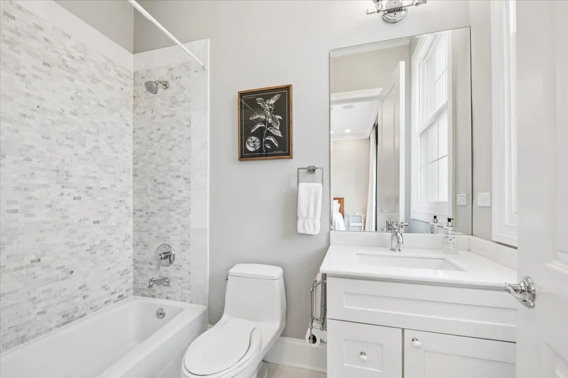 Photo of 1024 Prairie Lawn Road