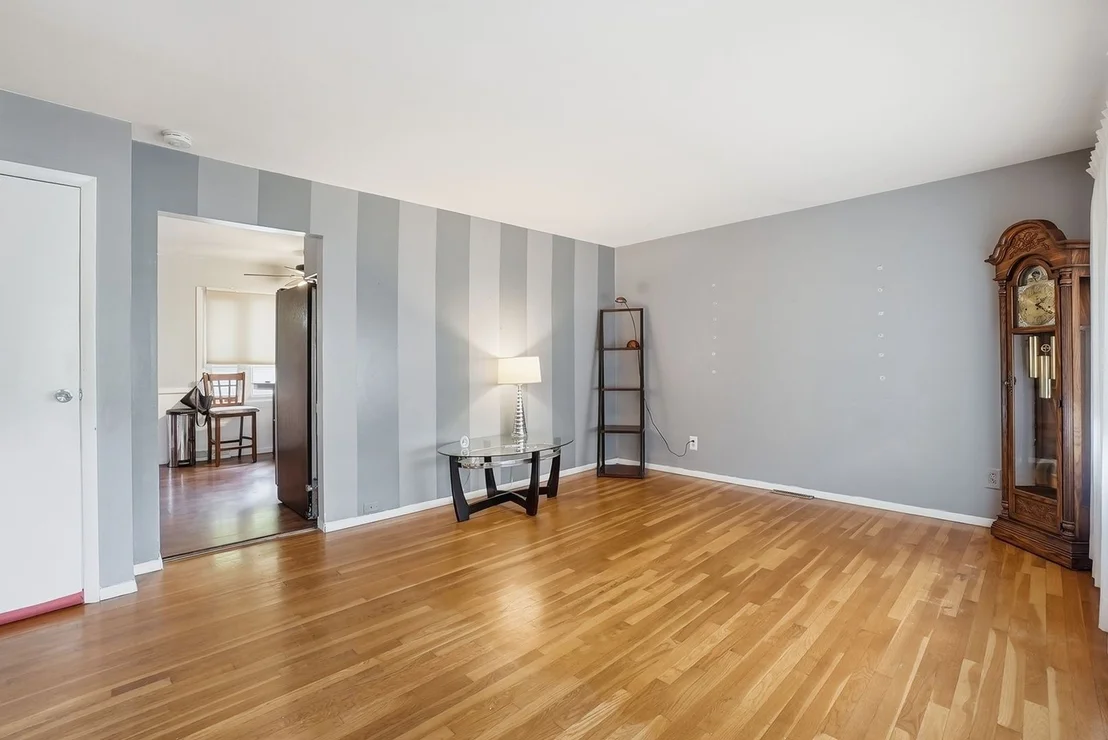 Photo of 18833 Park Avenue