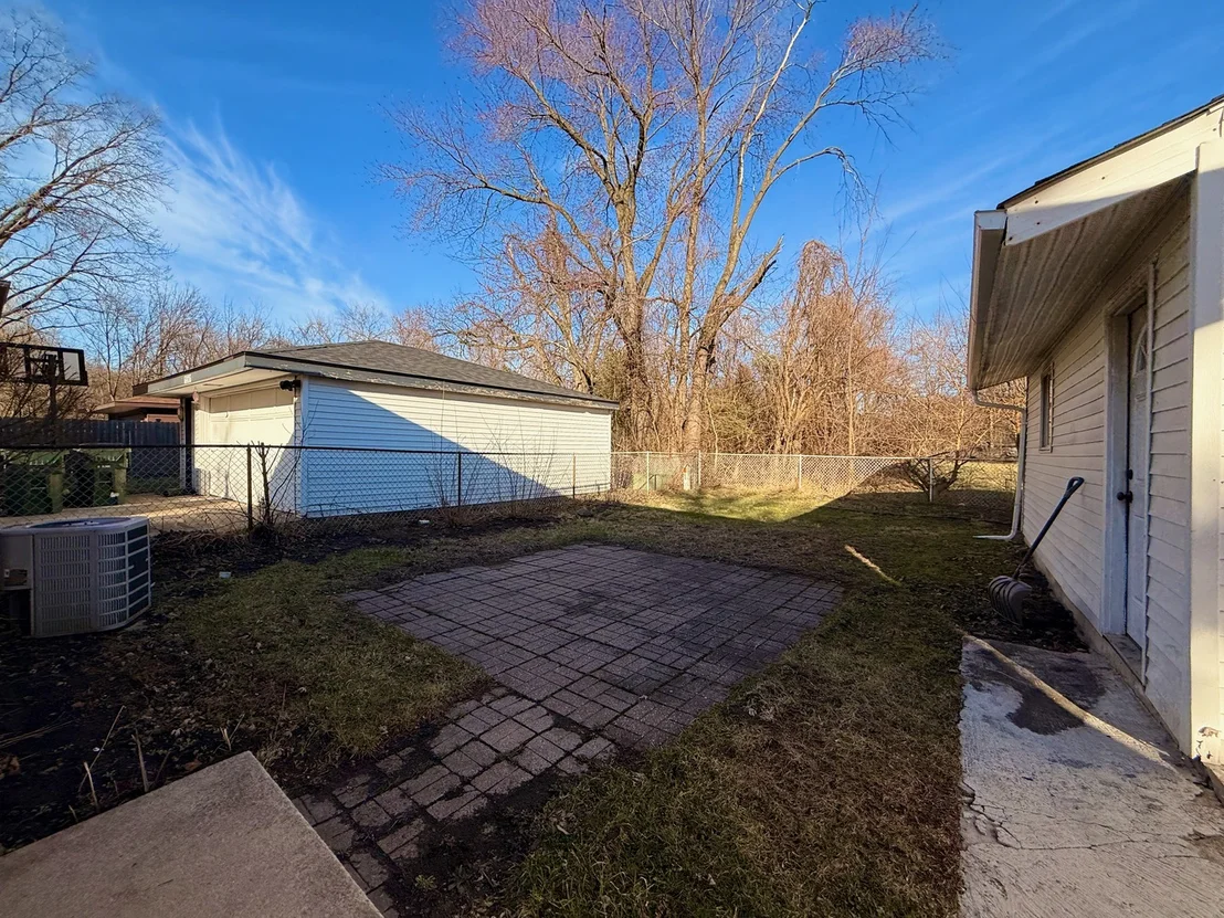 Photo of 15565 Madison Avenue