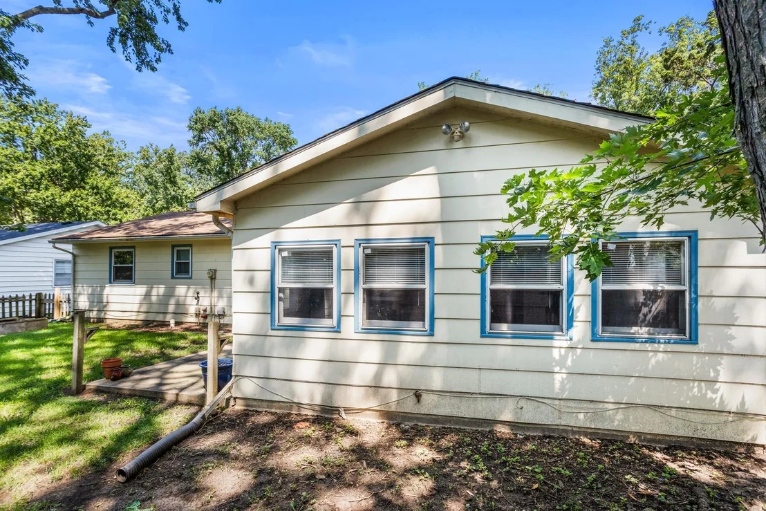 Photo of 2305 GLENOAK Drive