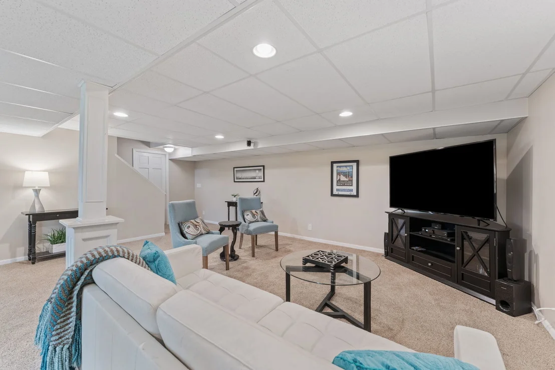 Photo of 635 Oakview Drive