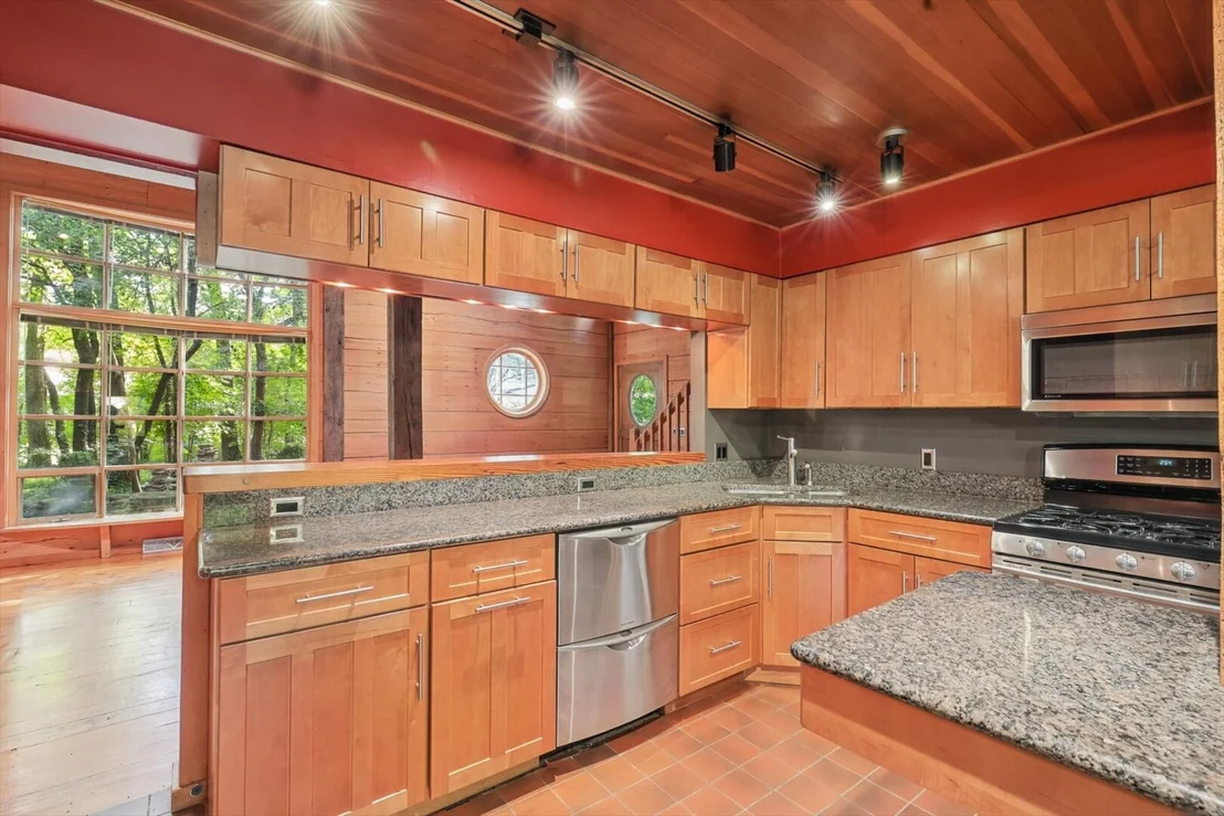 Photo of 802 La Sell Drive