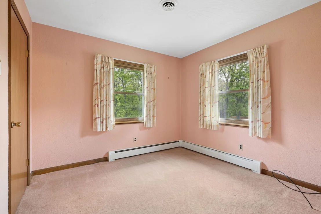 Photo of 1005 Valley Lane