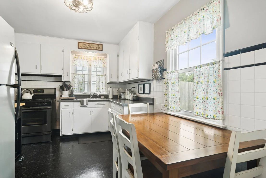 Photo of 1166 Webster Lane