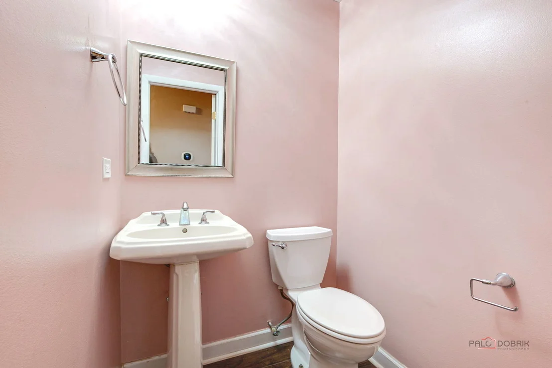Photo of 562 Applegate Lane