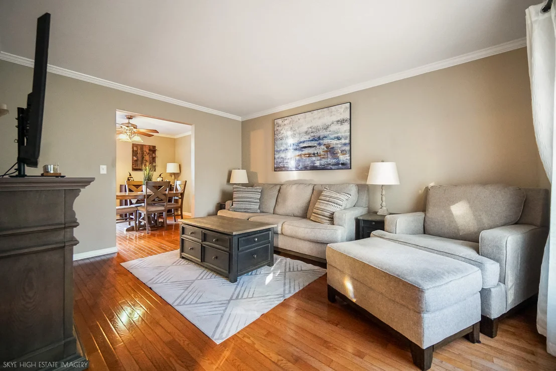 Photo of 427 Glenys Drive