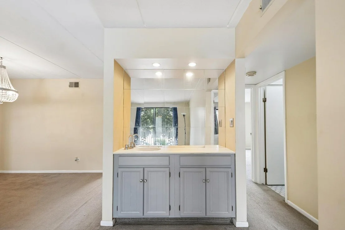 Photo of Unit 4 at 5401 Chateau Drive