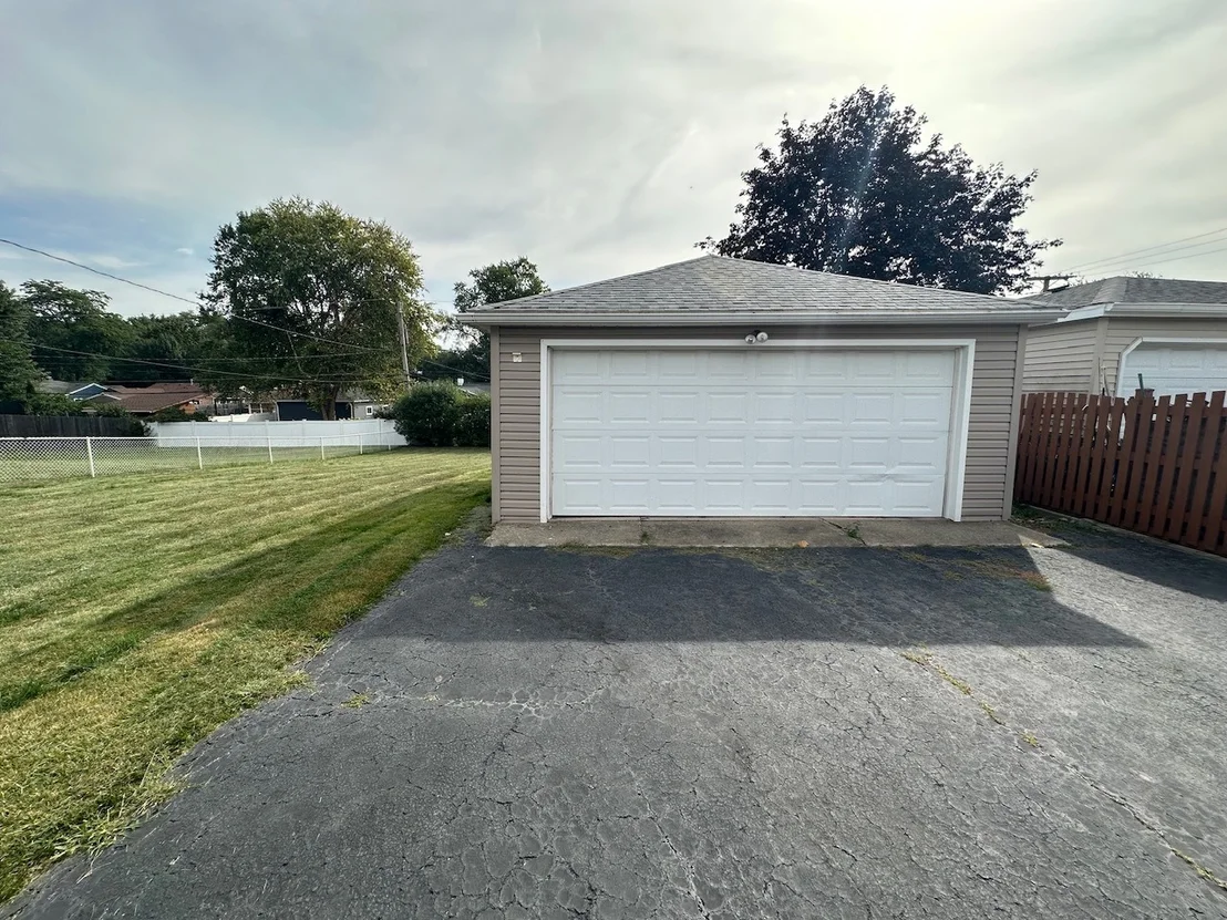 Photo of 2402 Rohlwing Road