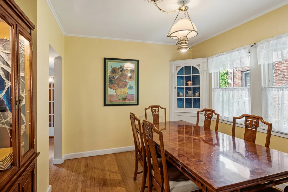 Photo of 389 Addison Road