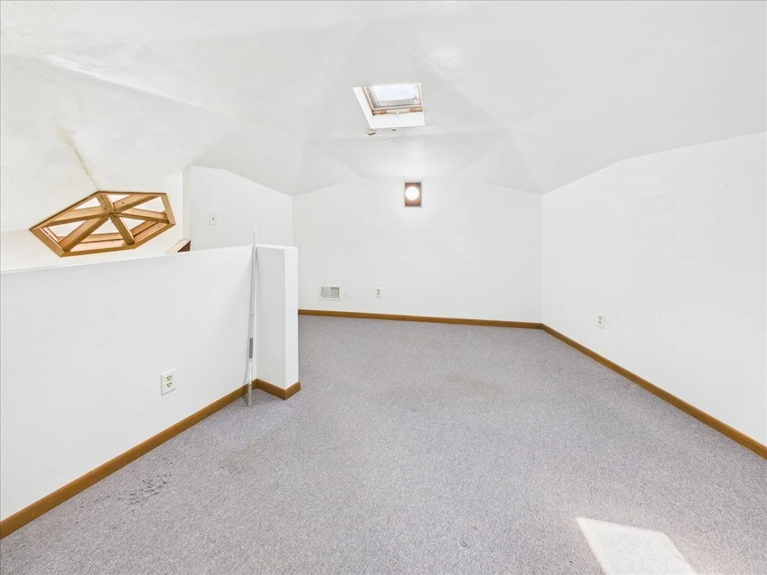 Photo of 1636 Larchmont Road