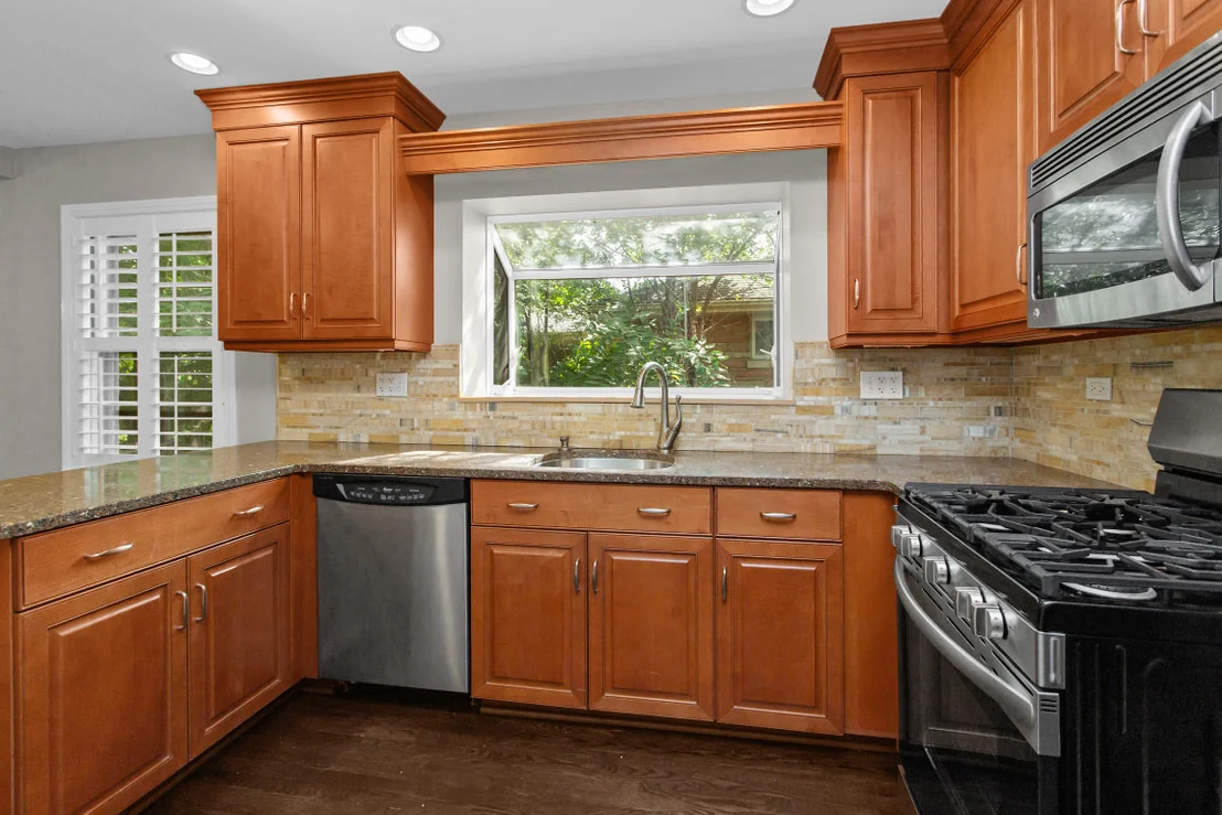 Photo of 807 Surrey Lane