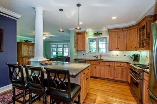 Photo of 2204 Forestview Road