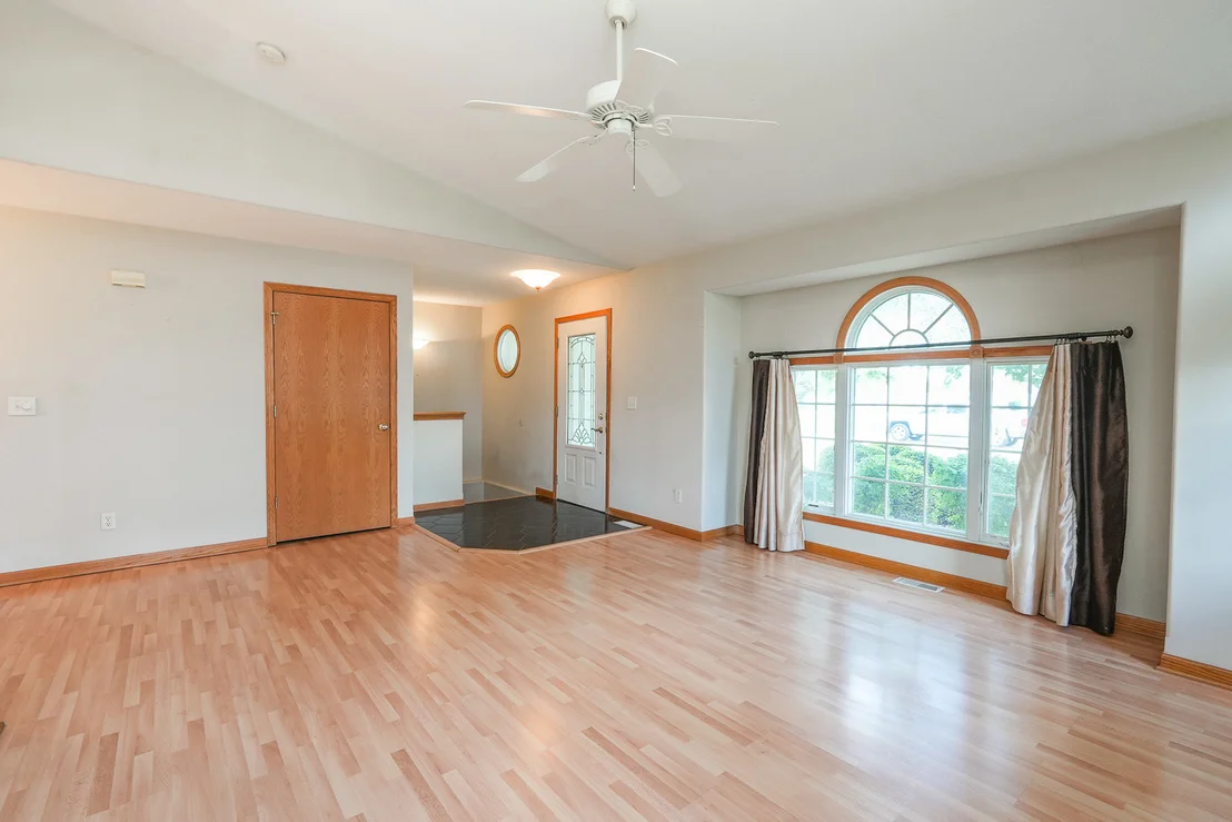 Photo of 671 Diversatech Drive N
