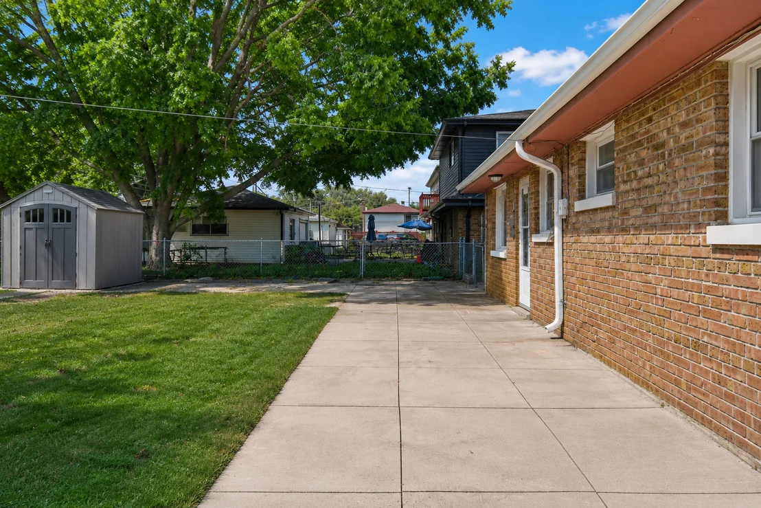 Photo of 17044 Burnham Avenue