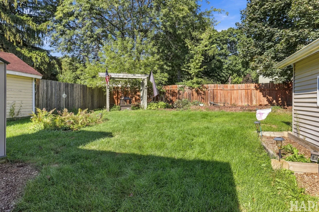 Photo of 1617 N Riverside Drive