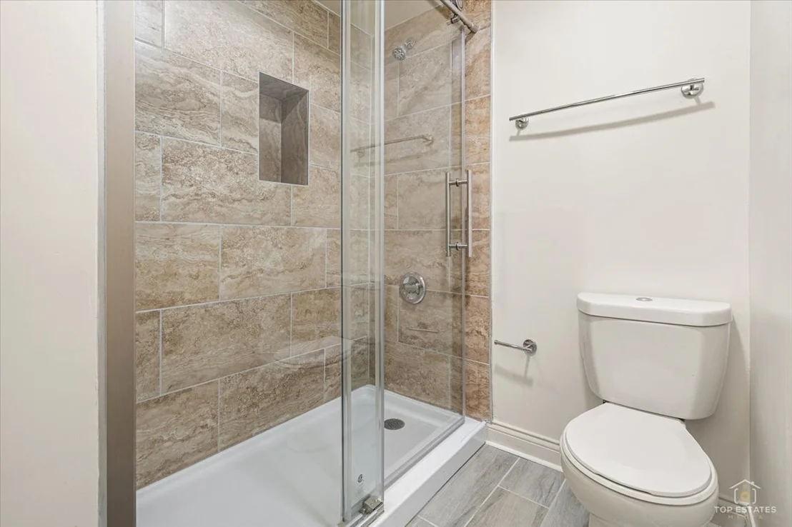 Photo of 611 W 25th Place