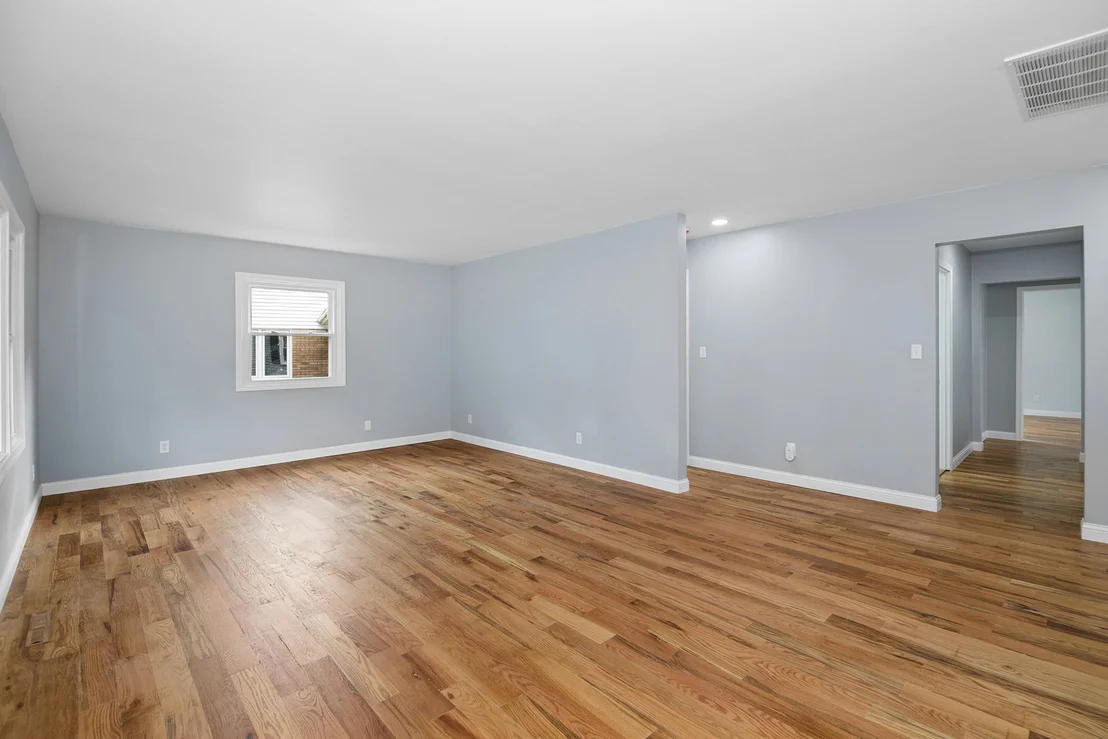 Photo of 654 W River Street