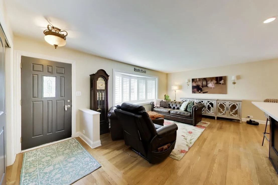 Photo of 116 W Central Road