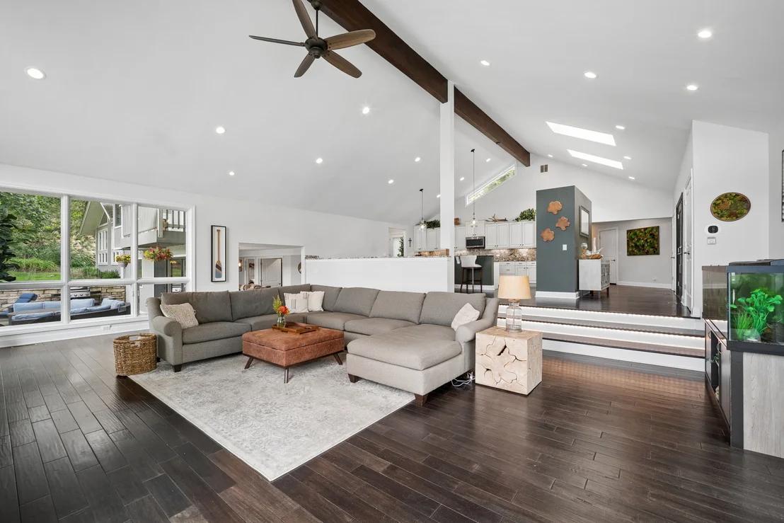 Photo of 498 Lakepoint Drive