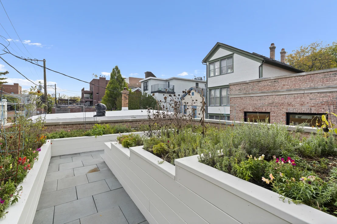 Photo of 1755 N Mohawk Street