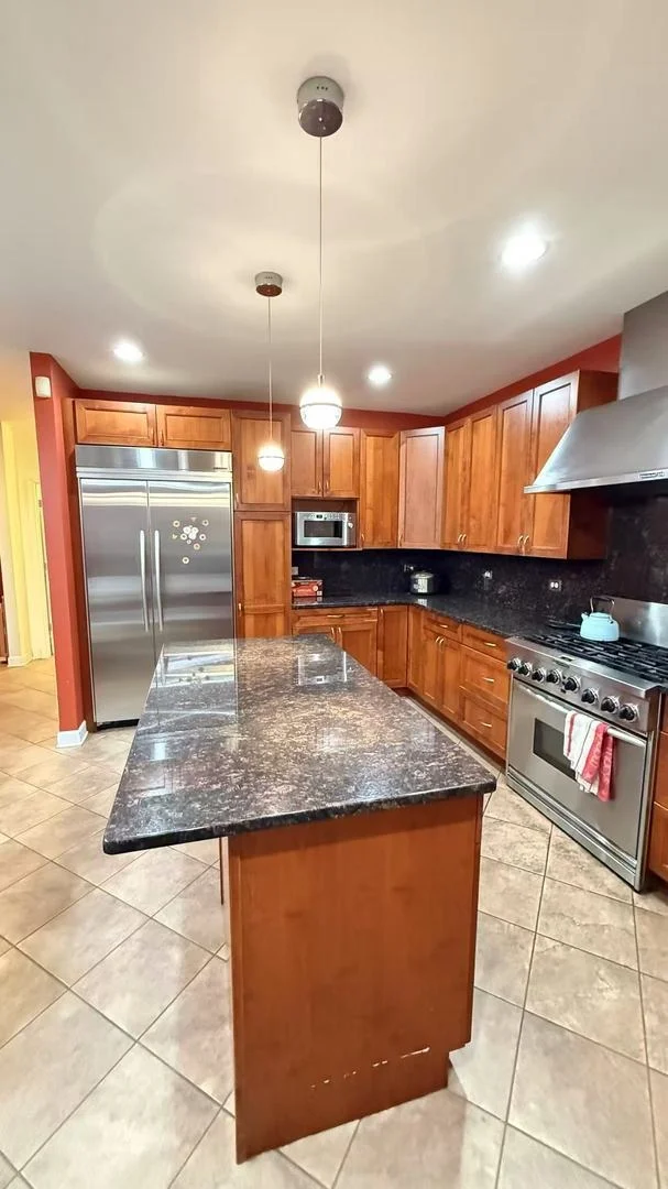 Photo of 422 W 42nd Place