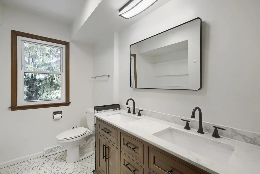 Photo of 816 W Heritage Drive