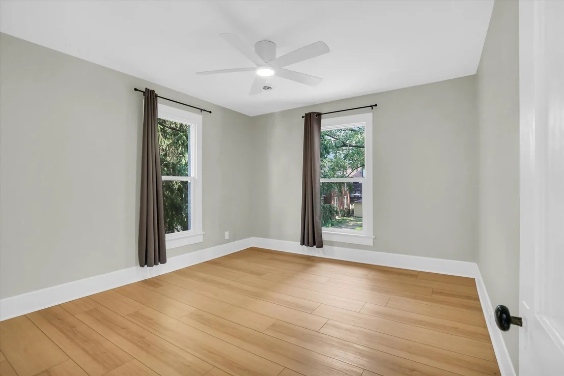 Photo of 604 W Healey Street